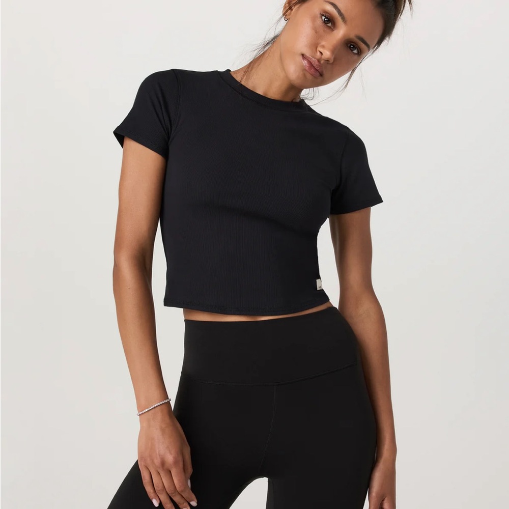 Vuori Pose Fitted Tee